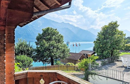 Niederried bei Interlaken Haus | Nice apartment in villa for 4 guests with WIFI, TV, balcony and panoramic view