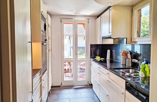 Niederried bei Interlaken Haus | Cosy apartment in villa for 8 people with WIFI, TV, balcony and panoramic view
