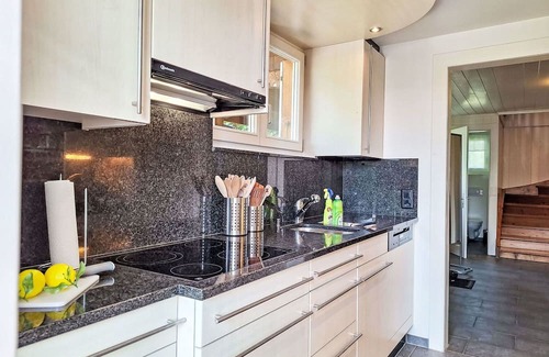 Niederried bei Interlaken Haus | Cosy apartment in villa for 8 people with WIFI, TV, balcony and panoramic view