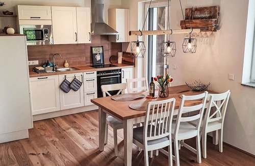 Sattendorf Wohnung | Nice apartment for 5 people with WIFI, TV and balcony