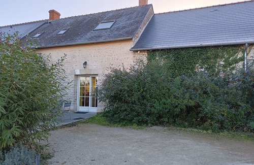 Vennecy Hütte | Peaceful lodging near Orleans, pets allowed, terrace and garden