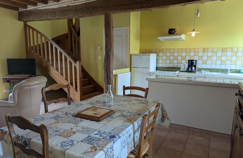 Vennecy Hütte | Peaceful lodging near Orleans, pets allowed, terrace and garden