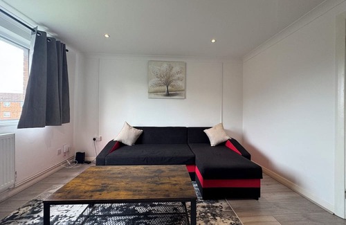 Northolt Mandeville Wohnung | Beautifully Styled 2BR with Free Parking Northolt