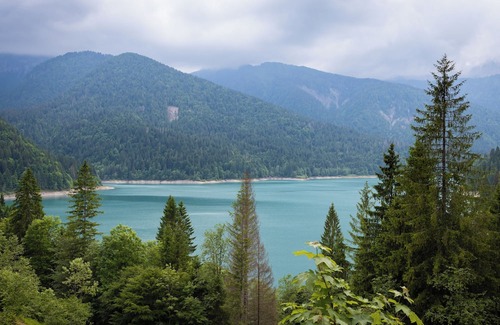 Lateis Wohnung | An elegant and cozy retreat for your lake getaway