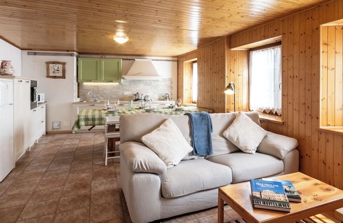 Lateis Wohnung | An elegant and cozy retreat for your lake getaway
