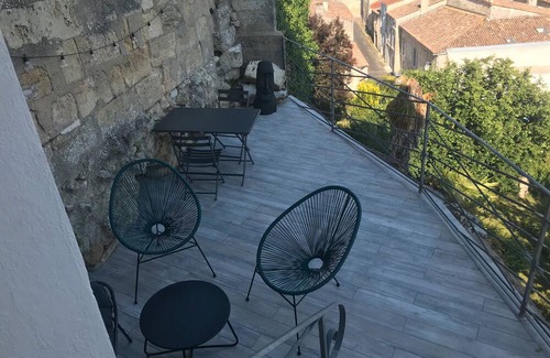 Bourg-sur-Gironde Wohnung | Apartment 'Bellevue' with Wi-Fi and Air Conditioning