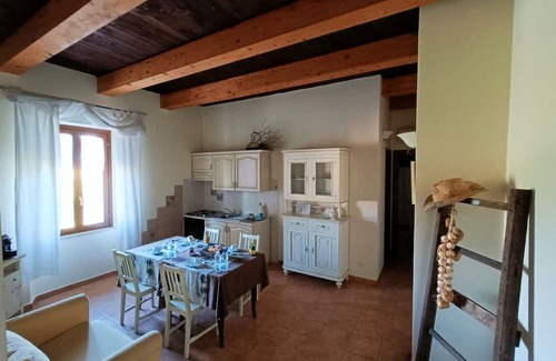 Fornole Wohnung | Apartment 'Tenuta Marchesi Fezia - 1' with Shared Pool, Wi-Fi and Air Conditioning