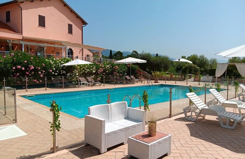 Fornole Wohnung | Apartment 'Tenuta Marchesi Fezia - 1' with Shared Pool, Wi-Fi and Air Conditioning