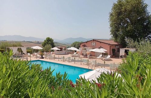Fornole Wohnung | Apartment 'Tenuta Marchesi Fezia - 1' with Shared Pool, Wi-Fi and Air Conditioning