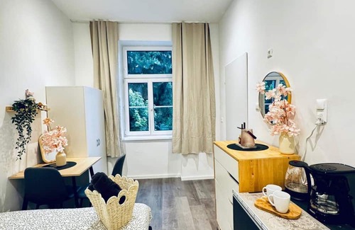 Klosterneuburg Wohnung | Practical Studio Stay with Kitchen, Laundry & Great Location