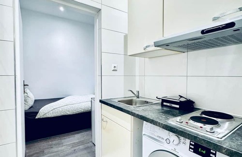 Klosterneuburg Wohnung | Practical Studio Stay with Kitchen, Laundry & Great Location