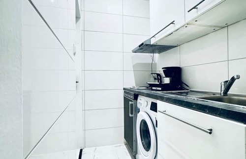 Klosterneuburg Wohnung | Compact Studio Apartment with Essentials, Ideal for 2 Guests