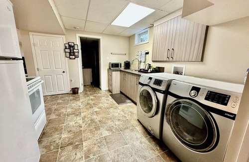 St. Albert Haus | Beautiful Suite with Fenced yard + in suite Kitchen and Laundry