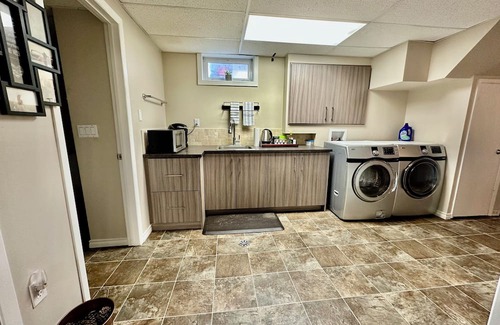 St. Albert Haus | Beautiful Suite with Fenced yard + in suite Kitchen and Laundry