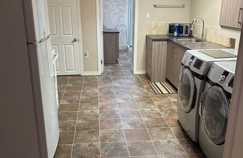 St. Albert Haus | Beautiful Suite with Fenced yard + in suite Kitchen and Laundry