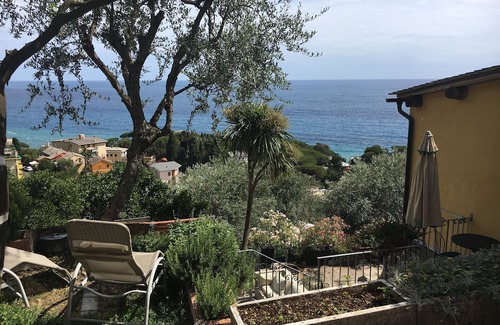 Bogliasco Wohnung | Room 'Camera Mimosa' with Sea View, Wi-Fi and Air Conditioning