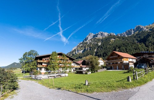 Nesselwaengle Wohnung | Room '11' with Mountain View, Shared Terrace and Wi-Fi