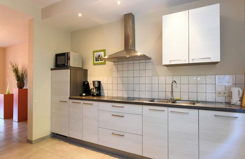 Nieuwpoort Haus | Spacious town house at canal with garden