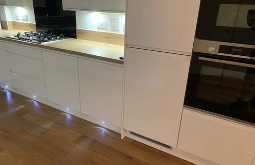 South Ockendon Haus | Charming and Spacious 4-bedroom building in South Ockendon 30 minutes to London