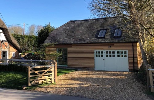 Alton Barnes Haus | Stylish cottage in the stunning Pewsey Vale