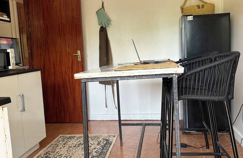 Langata Hütte | Charming 1-BR Cottage, Karen, Nairobi WiFi & Garden