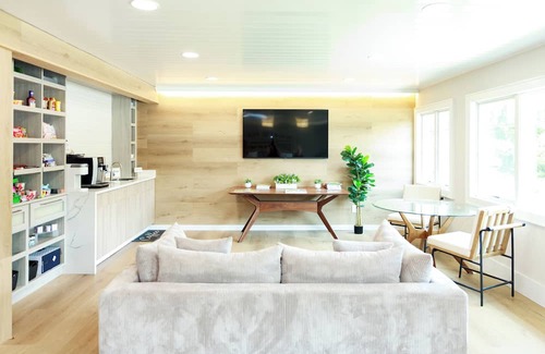 Greenport West Hütte | North Fork Cottages & RV Resort