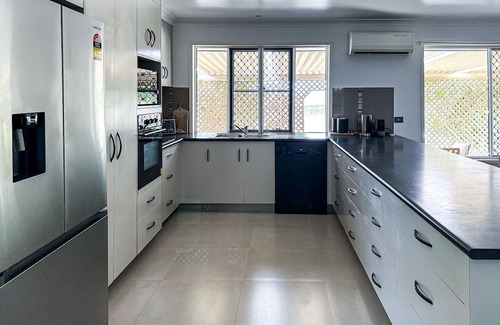 Mackay Haus | The Ranch - 4brm/3bth/AC/Pooln10 minutes from most everything