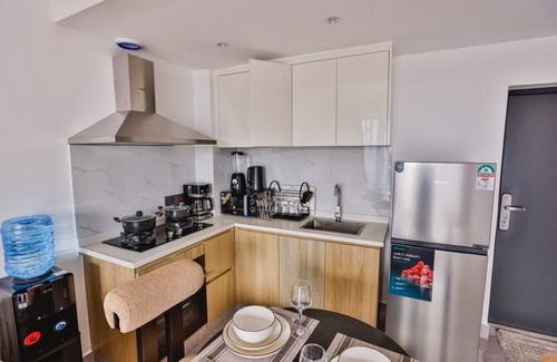 Kilimani Wohnung | Modern 1-Bed Apt 2-min Walk to Junction Mall Pool & Gym