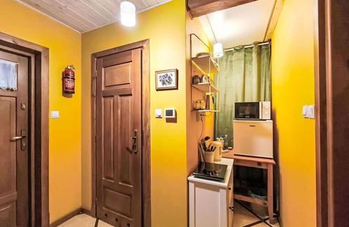 Bialowieza Haus | Cosy apartment in villa for 5 guests with TV, terrace and pets allowed