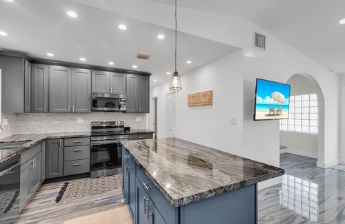 Midtown Haus | Spacious Retreat with Pool & Guest Cottage