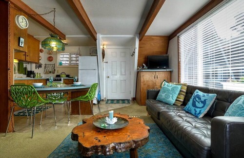 Otter Rock Kabine | Wonderful A frame Nestled Amidst Trees in Otter Rock, Oregon