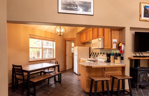 Salida Kabine | Secluded Getaway with Mountain Views along the Arkansas River in Colorado