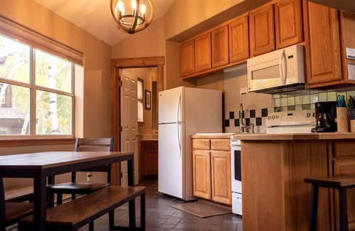Salida Kabine | Secluded Getaway with Mountain Views along the Arkansas River in Colorado