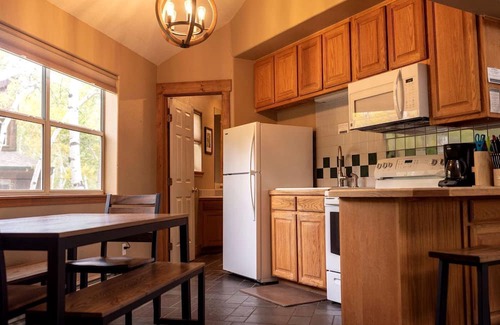 Salida Kabine | Secluded Getaway with Mountain Views along the Arkansas River in Colorado