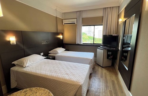 Republica Hotel | Stylish Executive Twin Room in São Paulo Centro w/ Gym, Parking + Restaurant