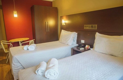 Republica Hotel | Stylish Executive Twin Room in São Paulo Centro w/ Gym, Parking + Restaurant