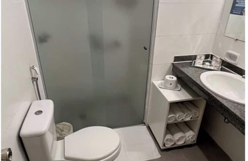 Republica Hotel | Vibrant São Paulo Getaway – Spacious Triplo Twin w/ WiFi, 24h Reception + Gym