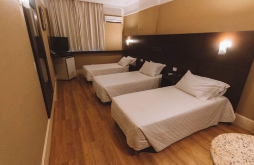 Republica Hotel | Vibrant São Paulo Getaway – Spacious Triplo Twin w/ WiFi, 24h Reception + Gym
