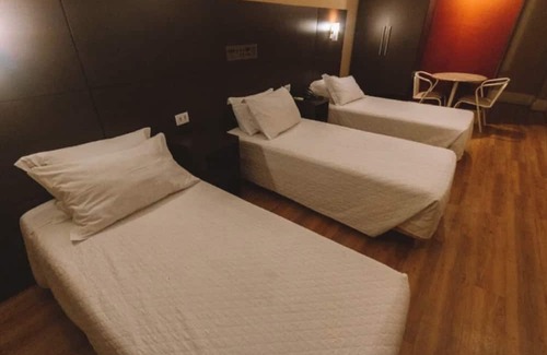 Republica Hotel | Vibrant São Paulo Getaway – Spacious Triplo Twin w/ WiFi, 24h Reception + Gym