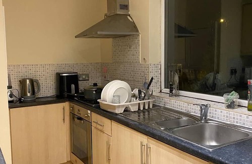 Cradley Wohnung | 3 bedroom flat, 2 minutes drive to longbridge, Birmingham train station,