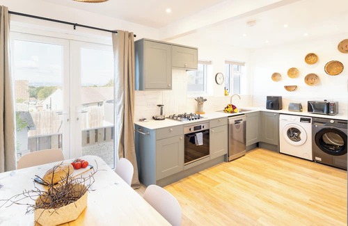 Pill Haus | Contractor Home Parking & Garden – Near Avonmouth