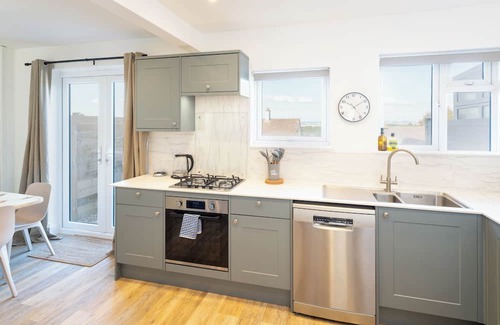 Pill Haus | Contractor Home Parking & Garden – Near Avonmouth