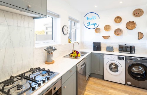 Pill Haus | Contractor Home Parking & Garden – Near Avonmouth