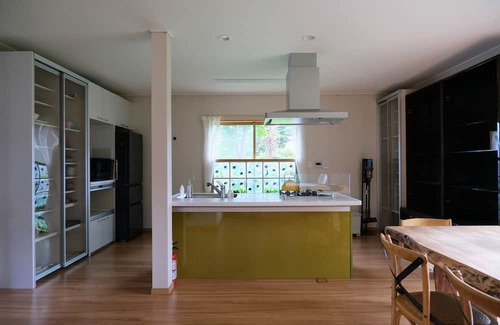 Myoko Skihütte | Meanwhile Woods - large garden and private chalet overlooking Mt. Myoukou, 5 min. walk to Akakura Ski Resort main gondola