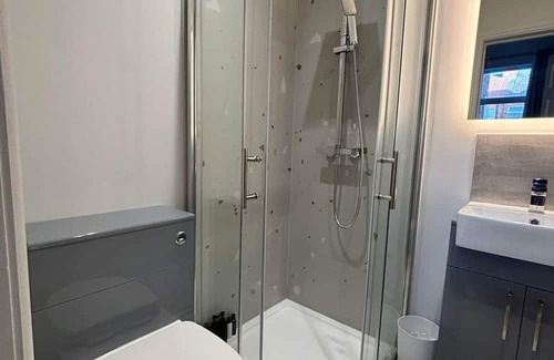 Bootle Haus | R1 - Ensuite Double Room near Liverpool
