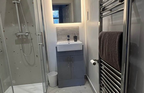 Bootle Haus | R1 - Ensuite Double Room near Liverpool