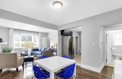 Detroit Haus | NEW! Peaceful 6BD Family Retreat | University District