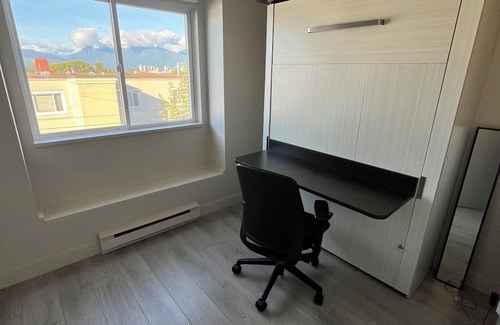 Kitsilano Wohnung | 3min walk to beach, restaurants & groceries steps out the door, bus route 99/02