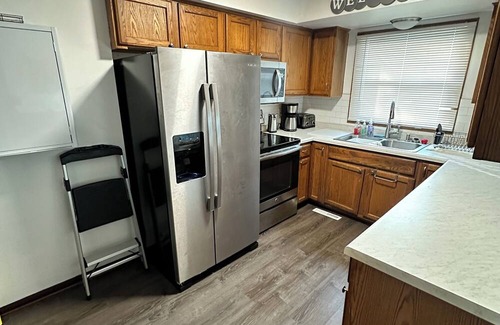 Milwaukee Haus | The Ultimate Family Suite 2! (Right unit)