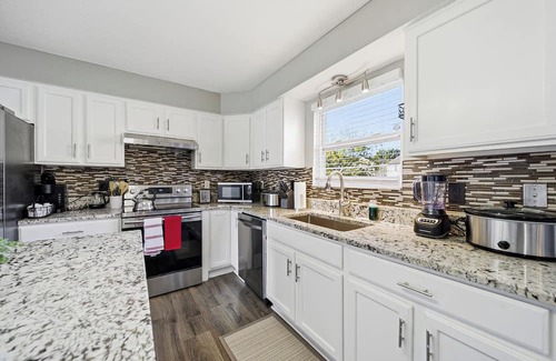 Hilliard Haus | Spacious 4-BR Retreat w/ Game Room + BBQ Patio